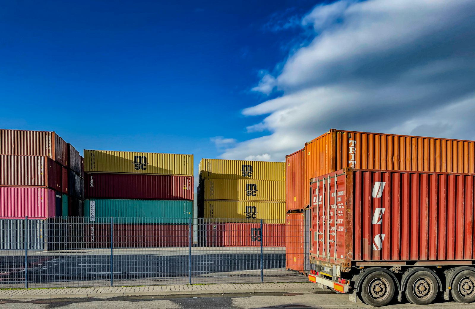 Shipping containers and trailers tracked with Telematica Asset Tracking